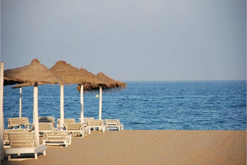 Apartamento A Un Paseo De La Playa Apartment ฟูเอนฮิโรลา ภายนอก รูปภาพ