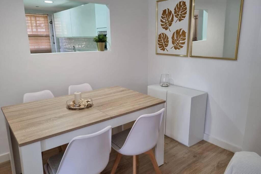 Apartamento A Un Paseo De La Playa Apartment ฟูเอนฮิโรลา ภายนอก รูปภาพ