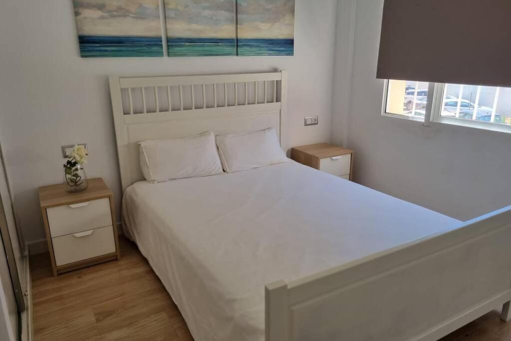 Apartamento A Un Paseo De La Playa Apartment ฟูเอนฮิโรลา ภายนอก รูปภาพ