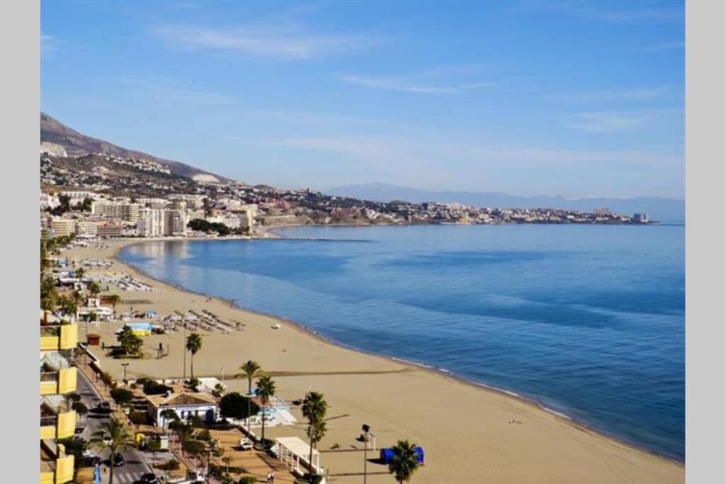 Apartamento A Un Paseo De La Playa Apartment ฟูเอนฮิโรลา ภายนอก รูปภาพ