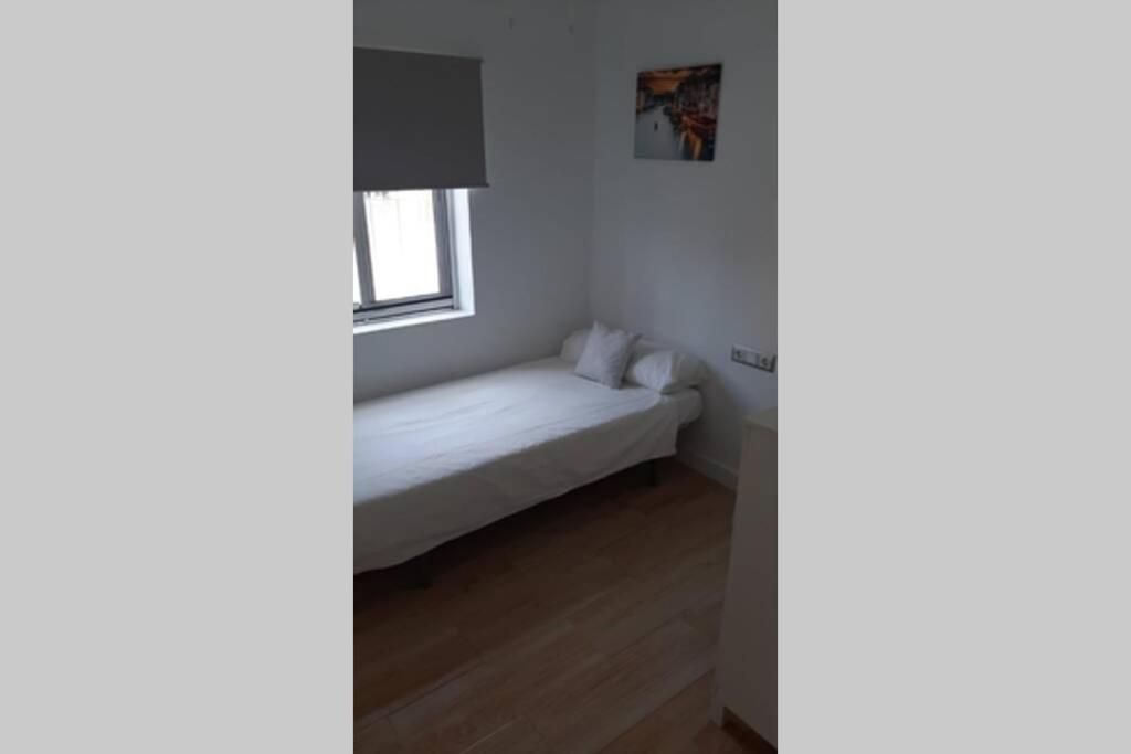 Apartamento A Un Paseo De La Playa Apartment ฟูเอนฮิโรลา ภายนอก รูปภาพ